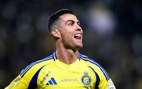 TPO - Cristiano Ronaldo ghi bàn trong chiến thắng 4-0 của Al Nassr trước Al Wasl. Đó là bàn thắng thứ 969 của siêu sao người Bồ Đào Nha.